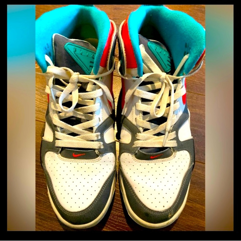 Nike shoes worn but in good condition size 12 no original box